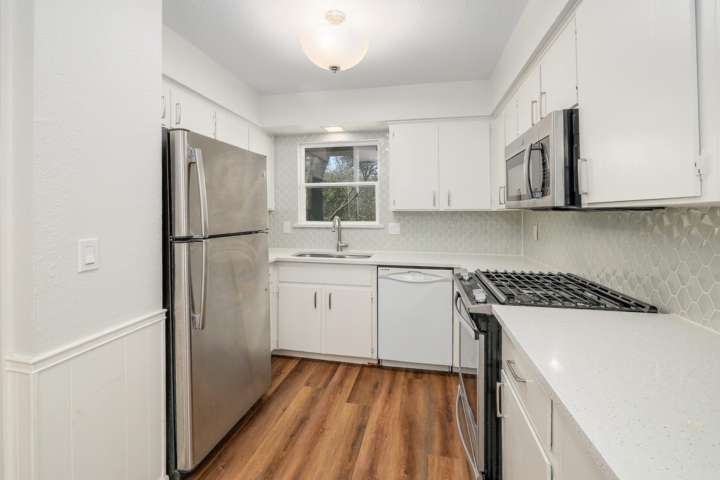 8206 Wavertree Ct - Photo 9