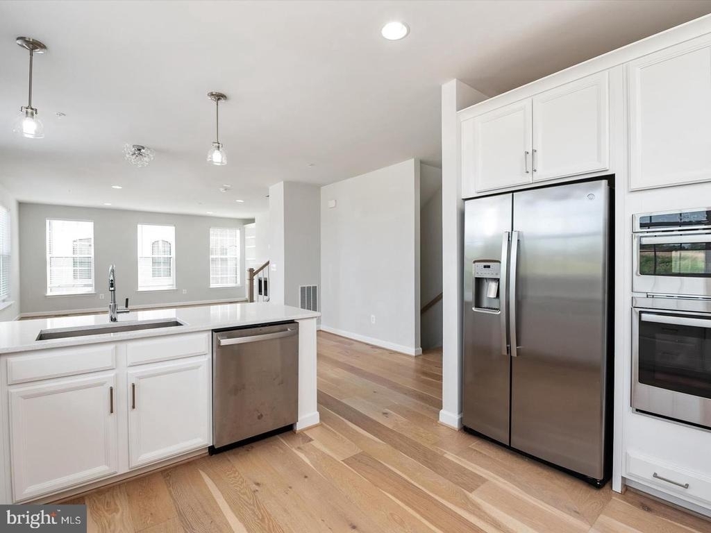 627 Halsey Way - Photo 7