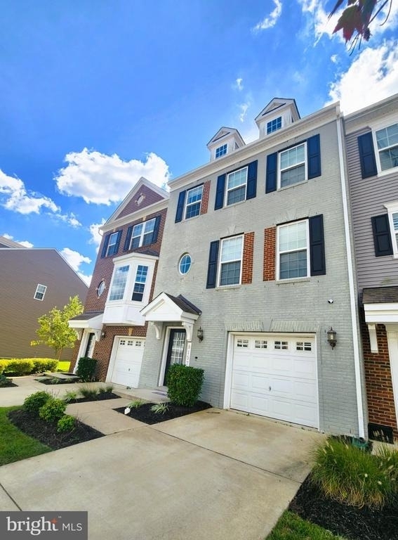 9157 Fox Stream Way - Photo 1