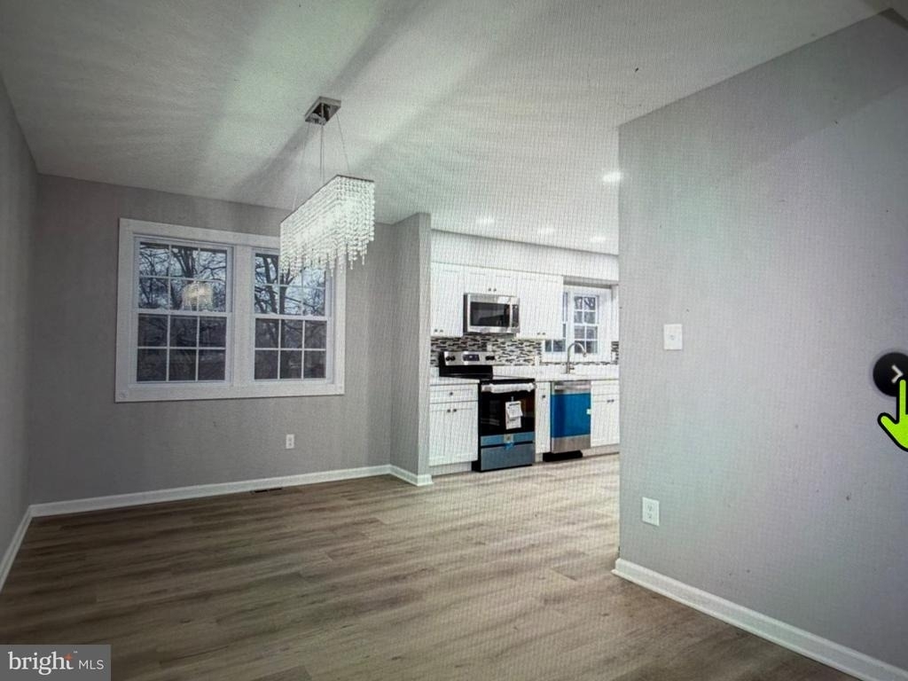 1801 Jarvis Avenue - Photo 2