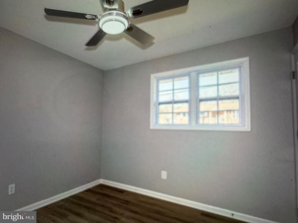 1801 Jarvis Avenue - Photo 7