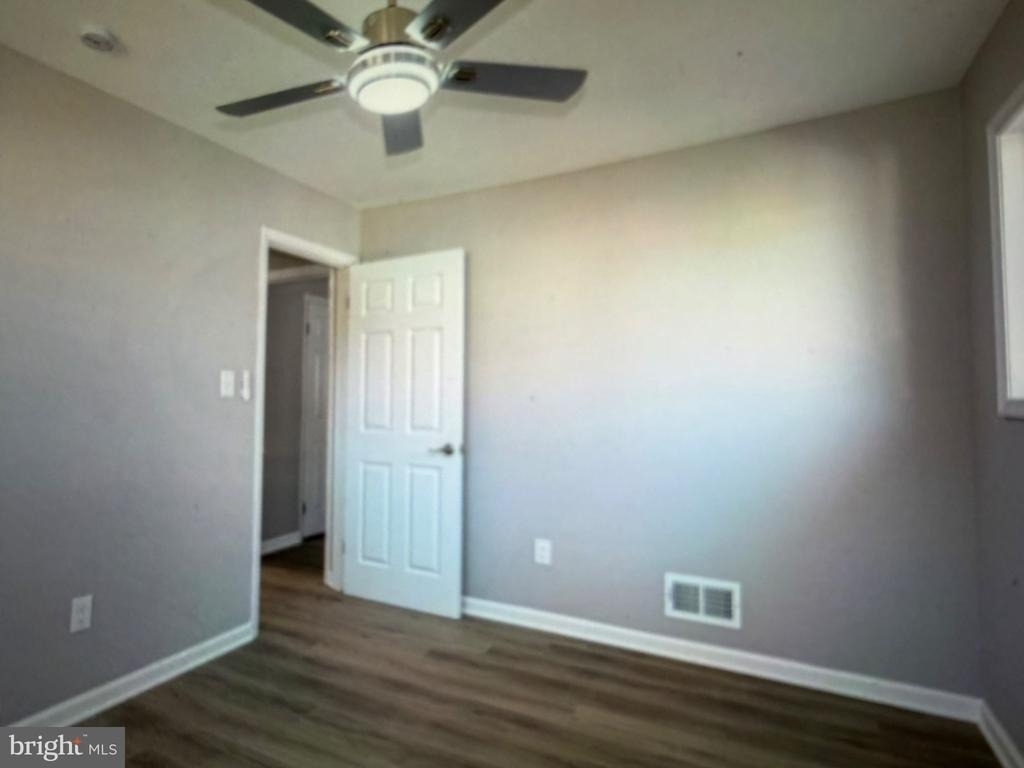 1801 Jarvis Avenue - Photo 9