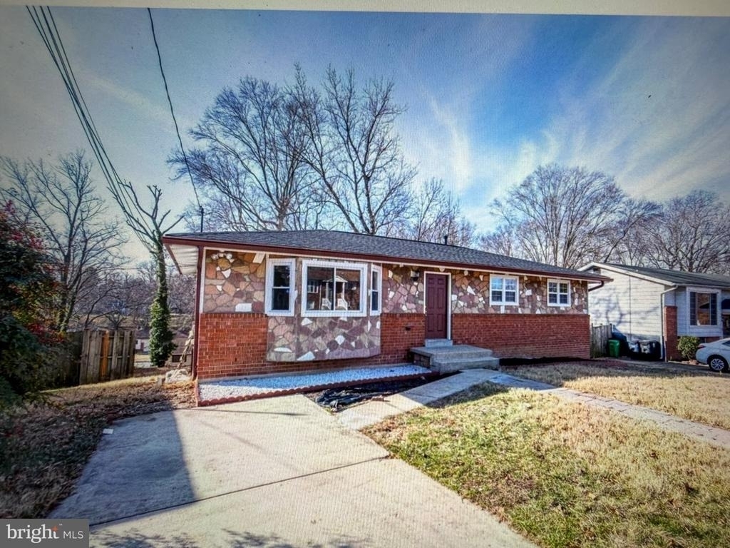 1801 Jarvis Avenue - Photo 0