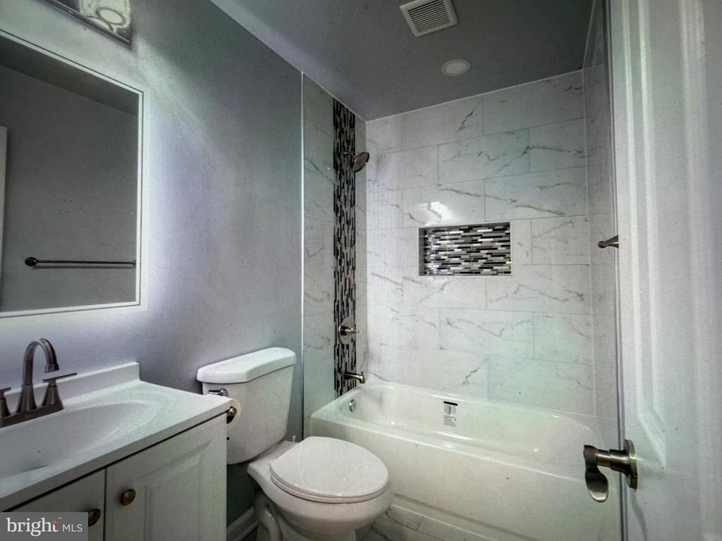 1801 Jarvis Avenue - Photo 8