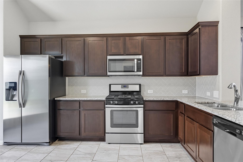 5925 Malta Cir - Photo 14
