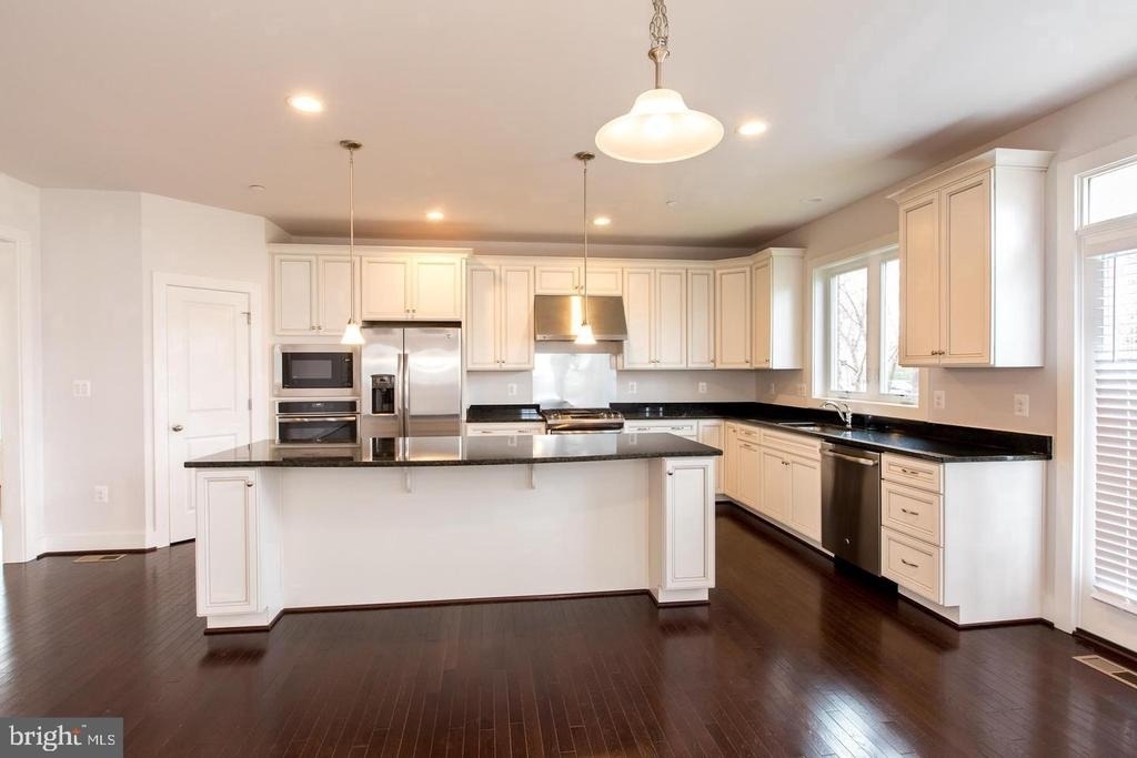 304 S Stonestreet Avenue - Photo 7