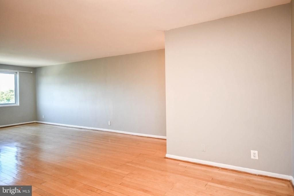 8315 N Brook Lane - Photo 7