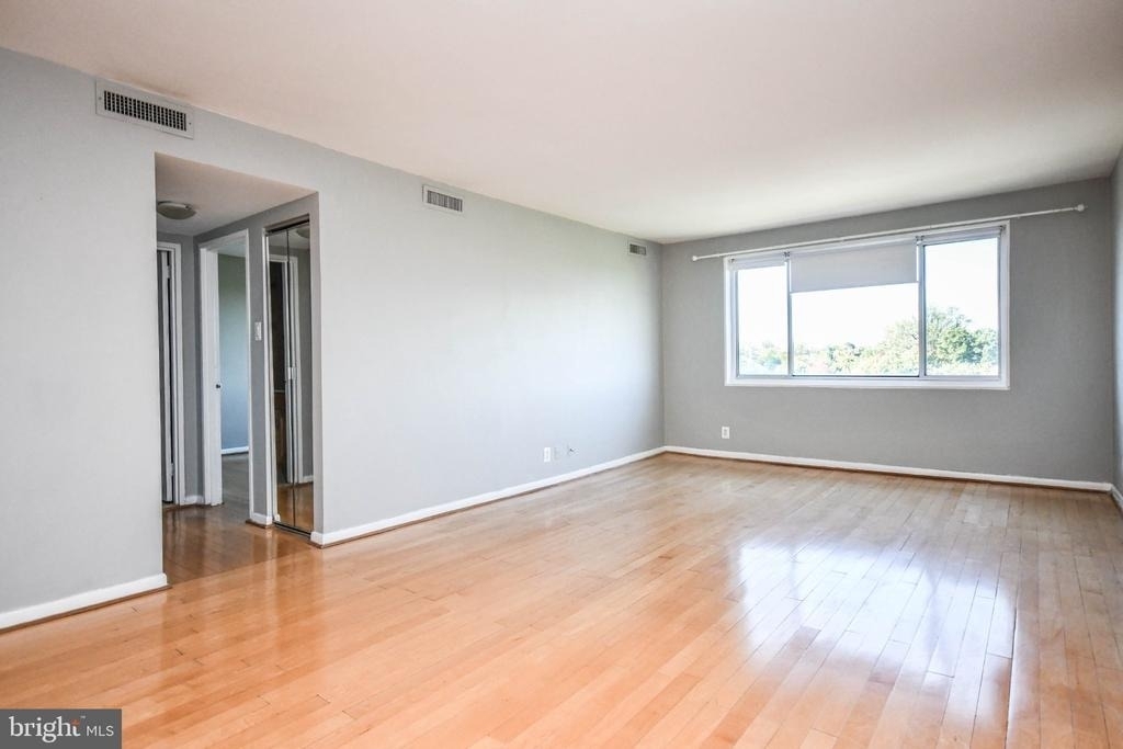 8315 N Brook Lane - Photo 3