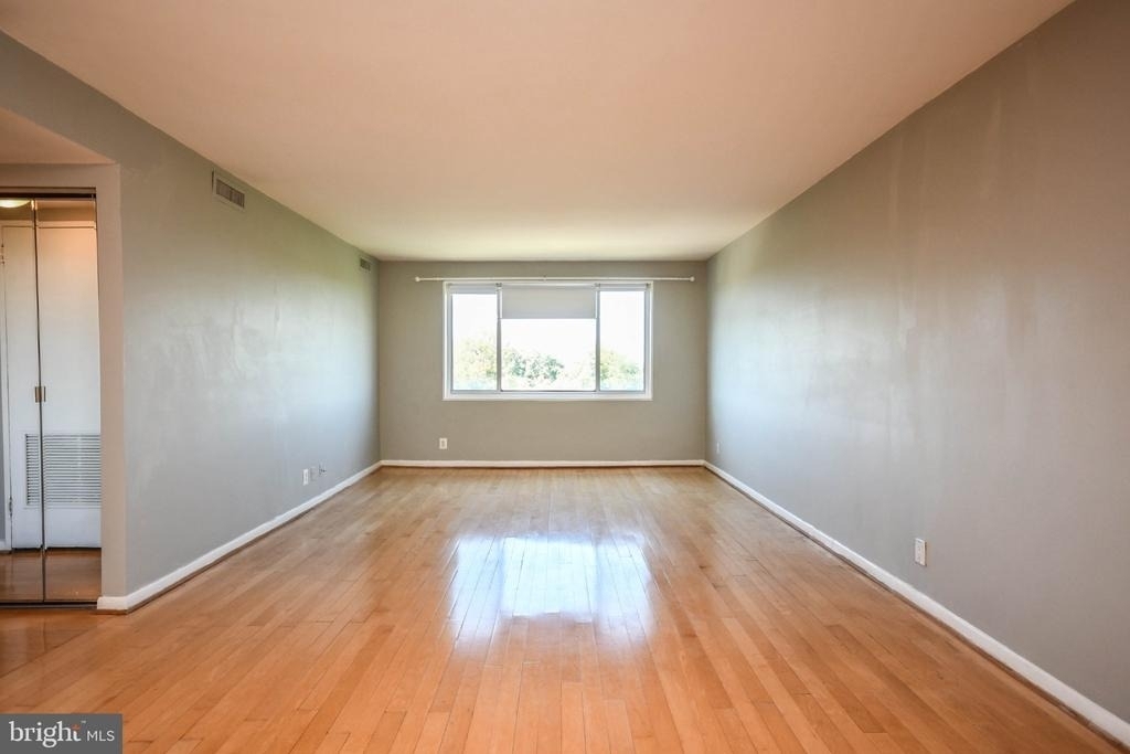 8315 N Brook Lane - Photo 4