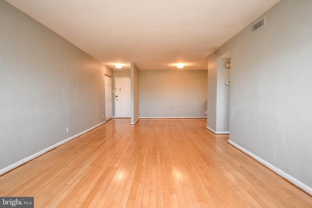8315 N Brook Lane - Photo 2