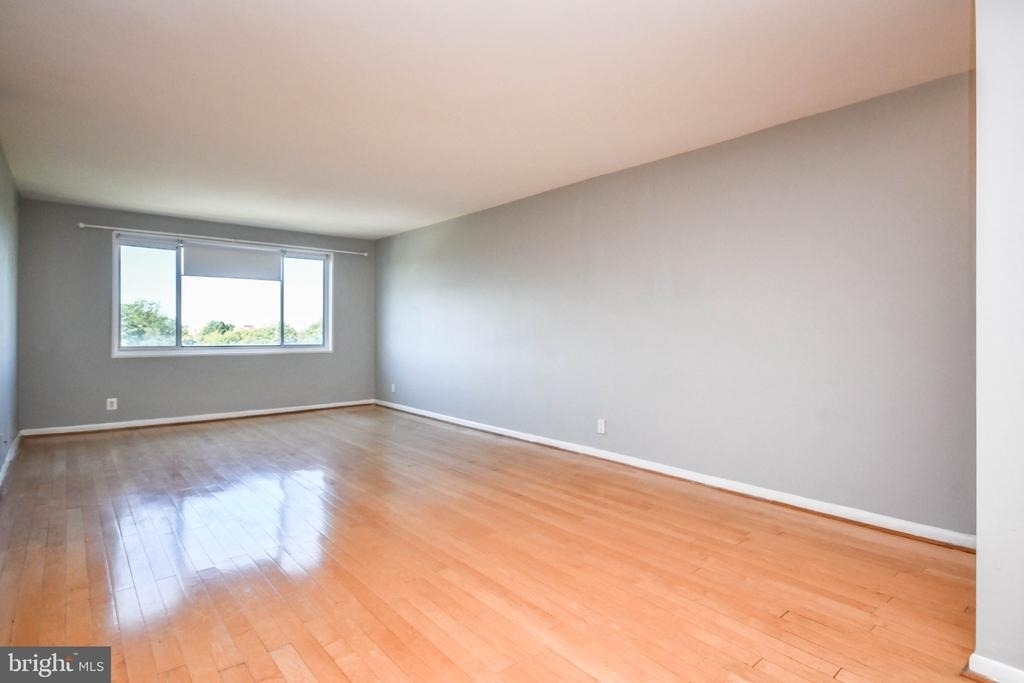 8315 N Brook Lane - Photo 0