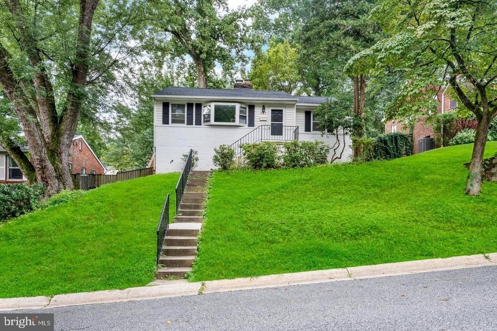 121 Whitmoor Terrace - Photo 0