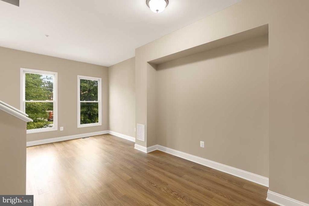 5230 Strathmore Avenue - Photo 8