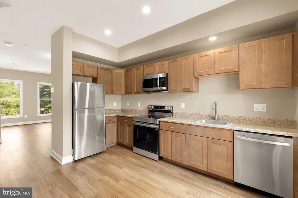 5230 Strathmore Avenue - Photo 5
