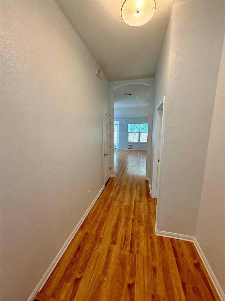 1517 Hawk Dr - Photo 3