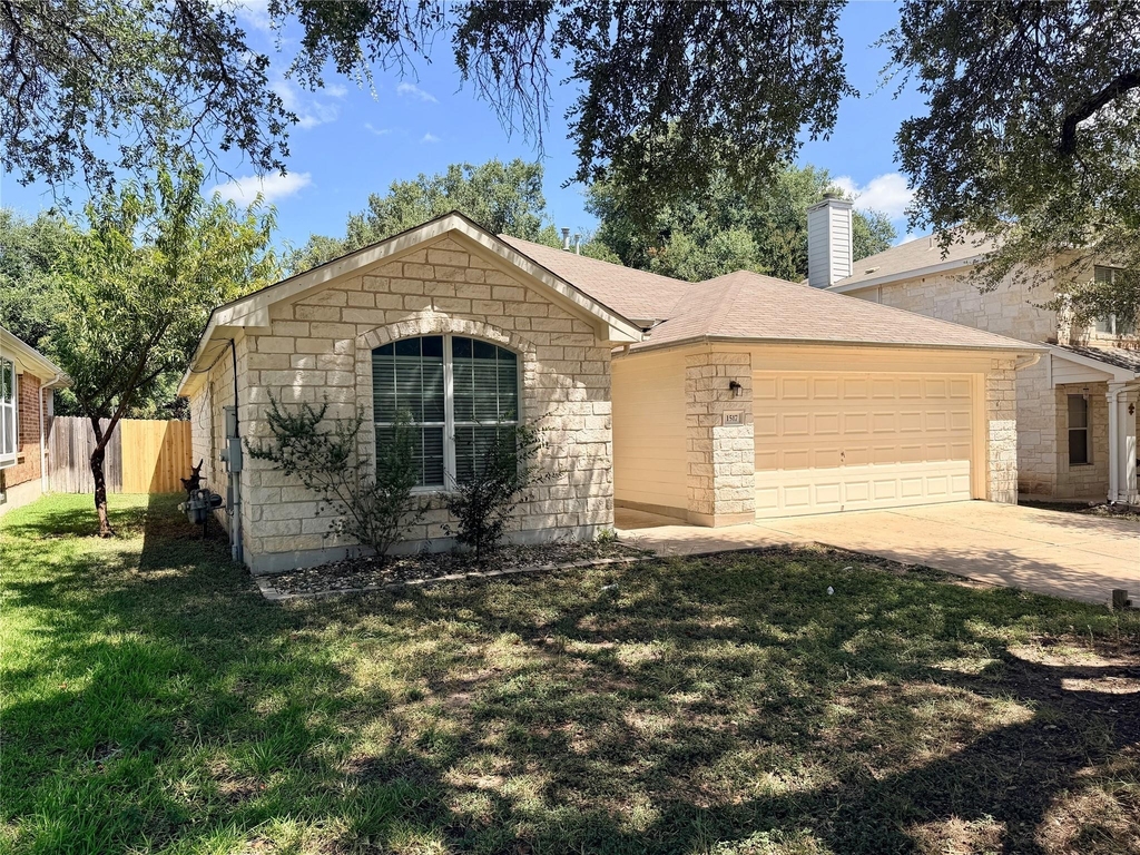 1517 Hawk Dr - Photo 2