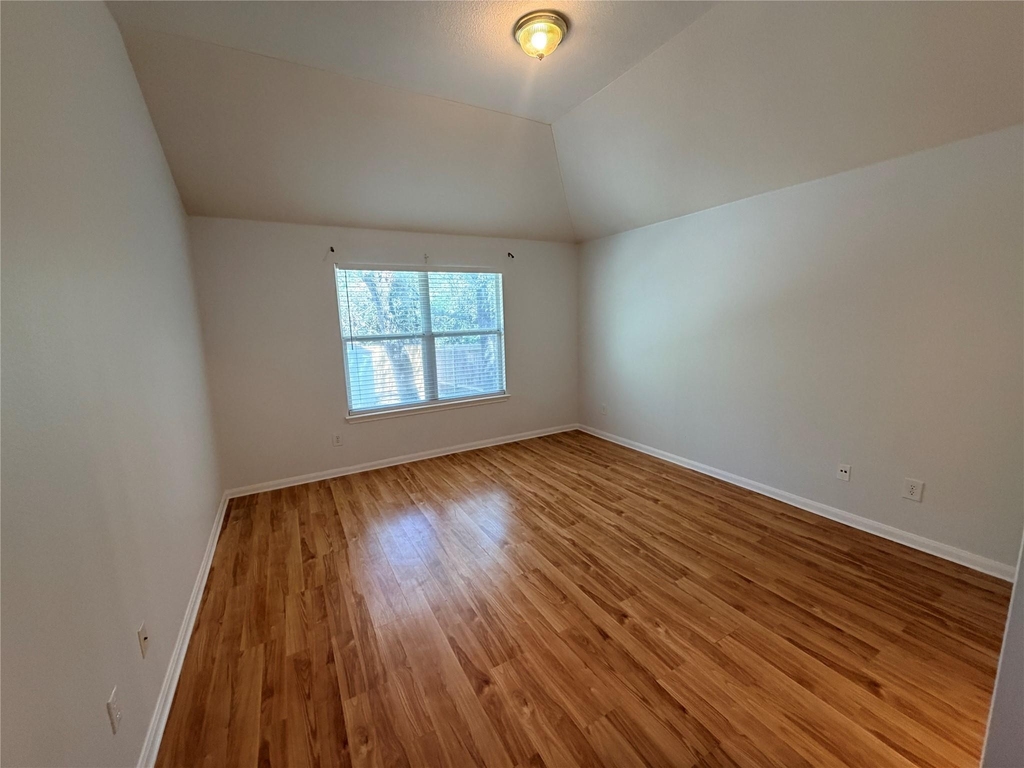 1517 Hawk Dr - Photo 10