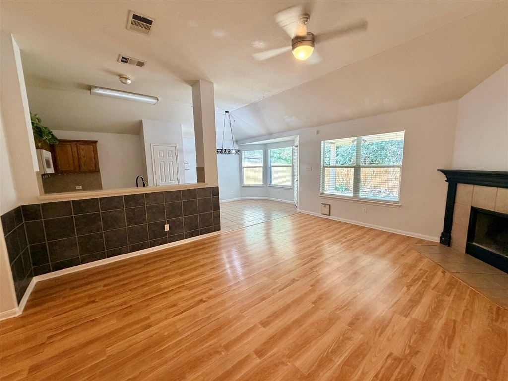 1517 Hawk Dr - Photo 5