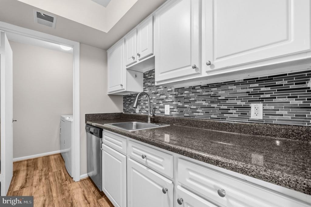 18302 Streamside Drive - Photo 9