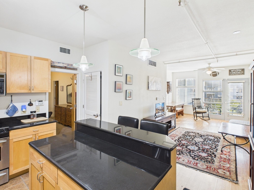 711 W 26th St - Photo 1
