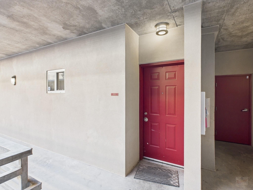 711 W 26th St - Photo 0