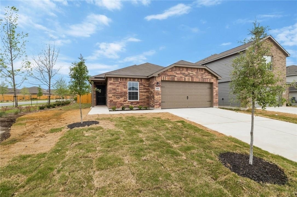 101 Fairfax Ln - Photo 1