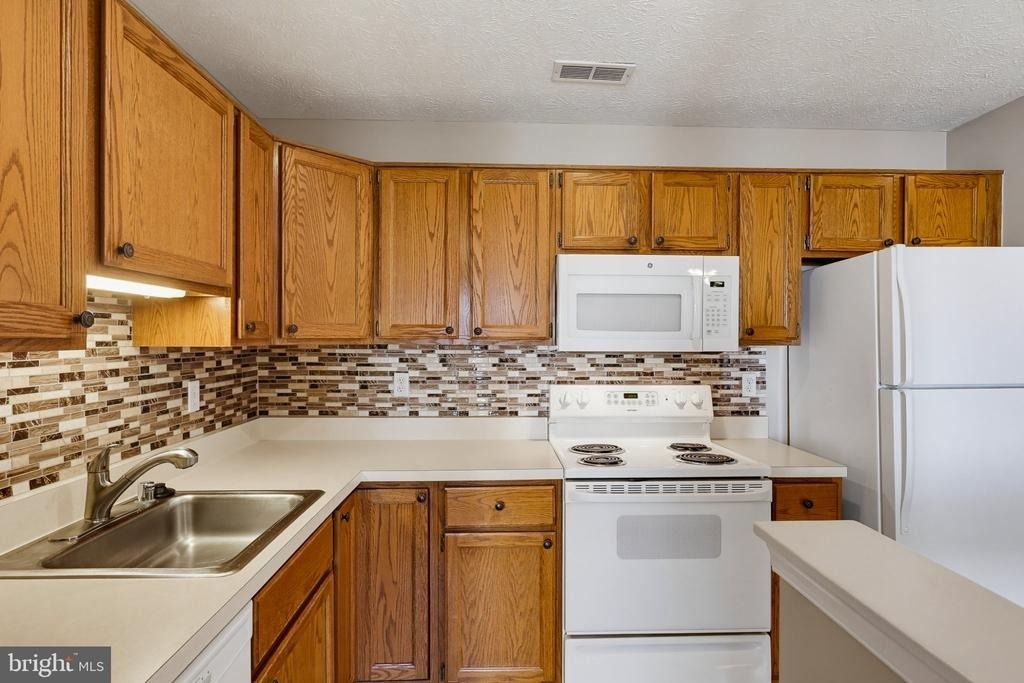 2102 Whitehall Road - Photo 8