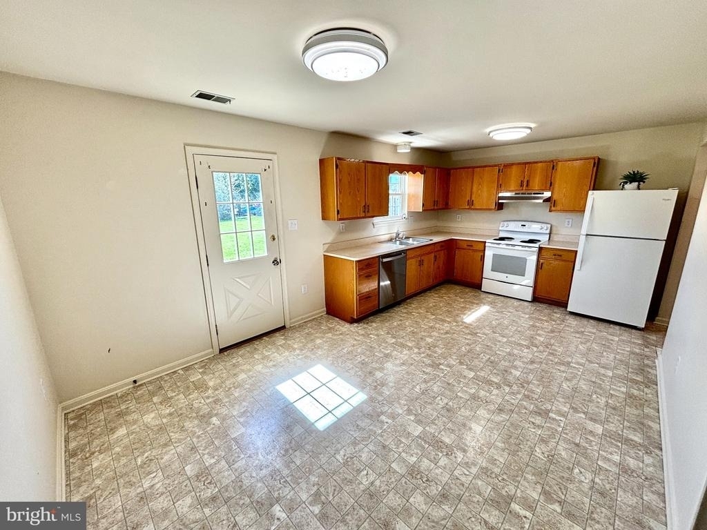 405 Carroll Street - Photo 2