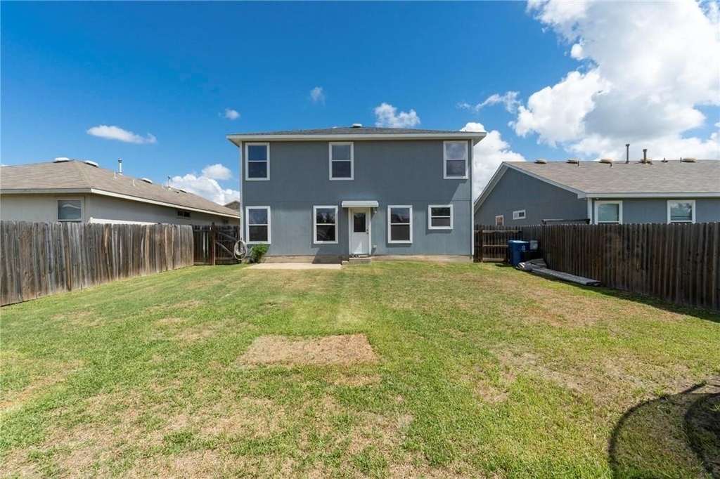 18425 Crestwind Ln - Photo 2