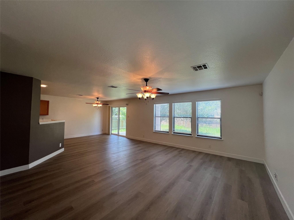 821 New Bridge Dr - Photo 3