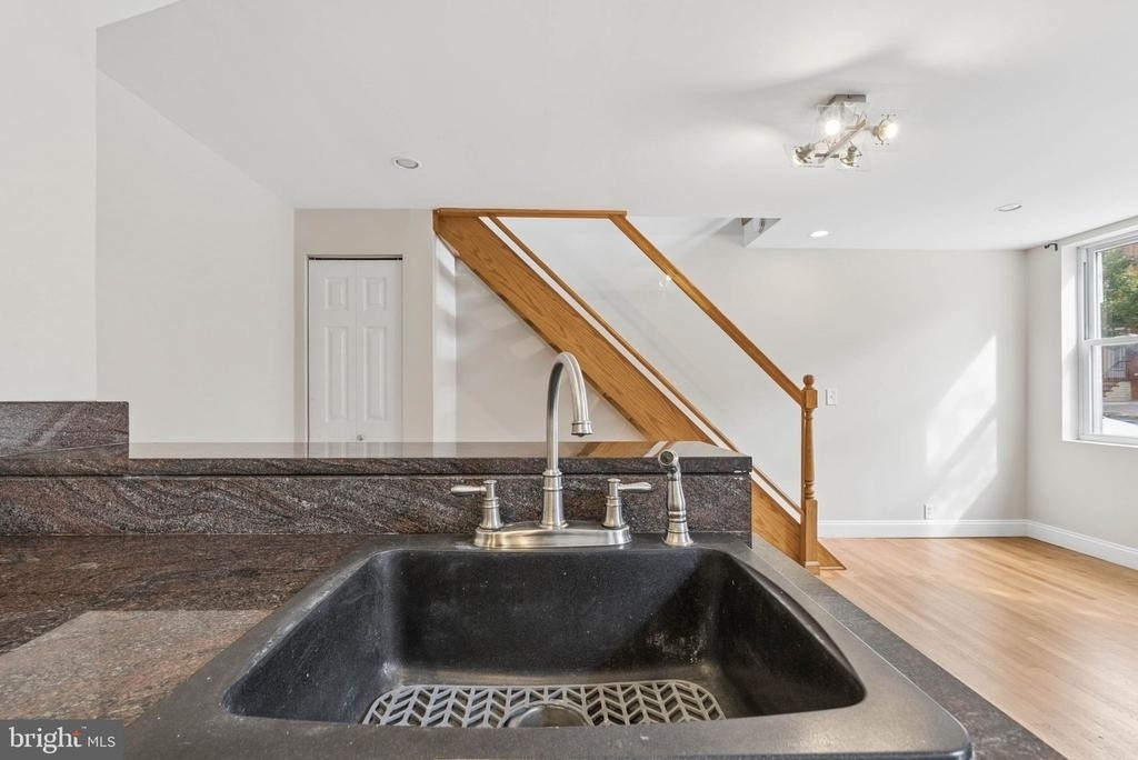 516 S Patterson Park Avenue - Photo 7