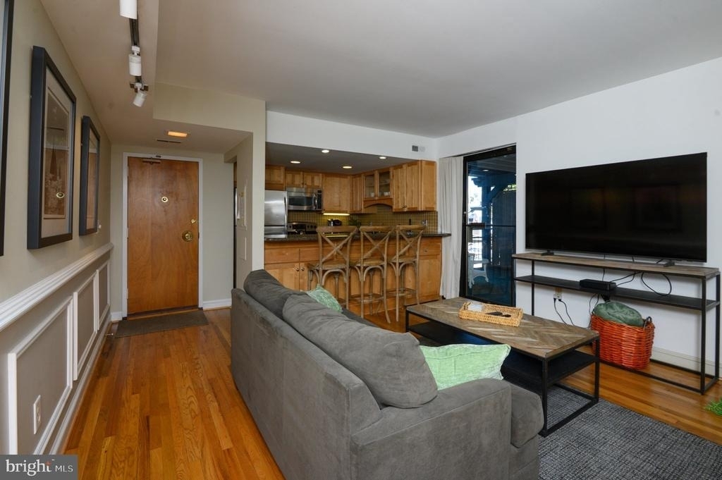 301 Burnside Street - Photo 3