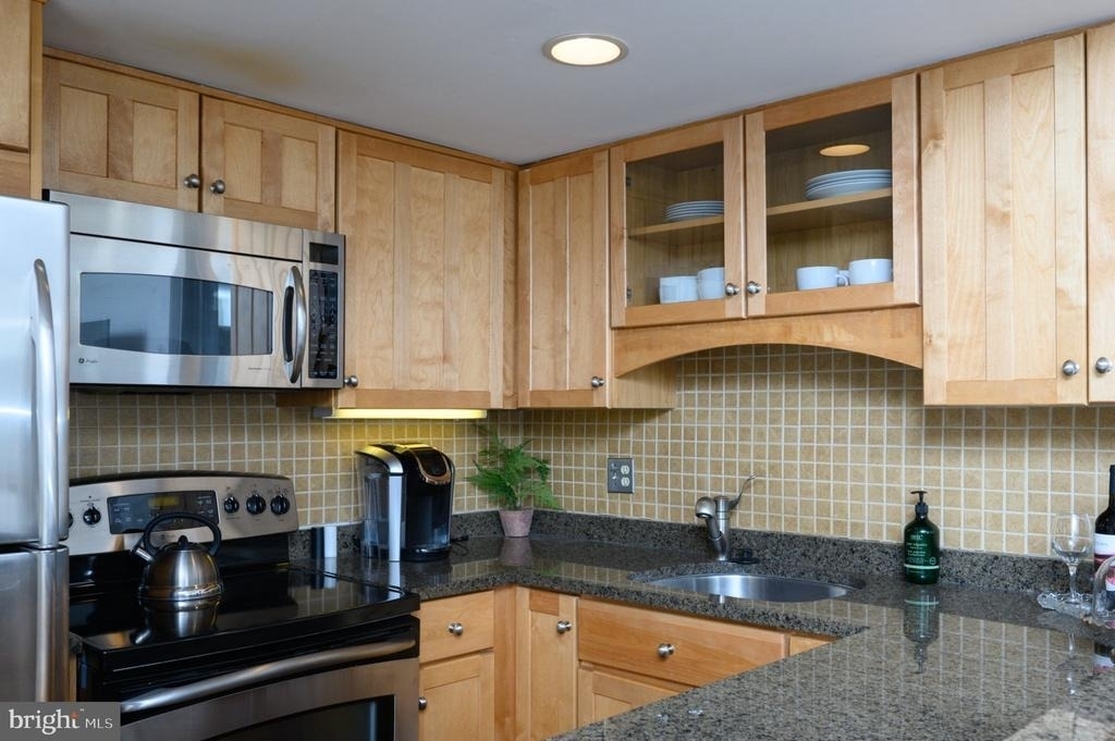 301 Burnside Street - Photo 2
