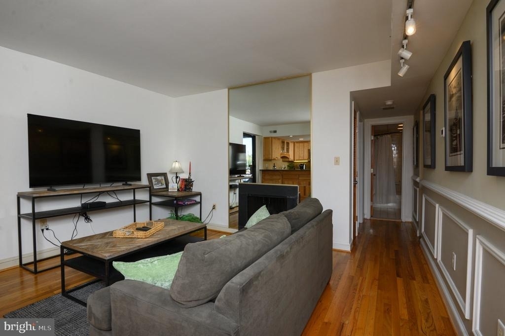 301 Burnside Street - Photo 4