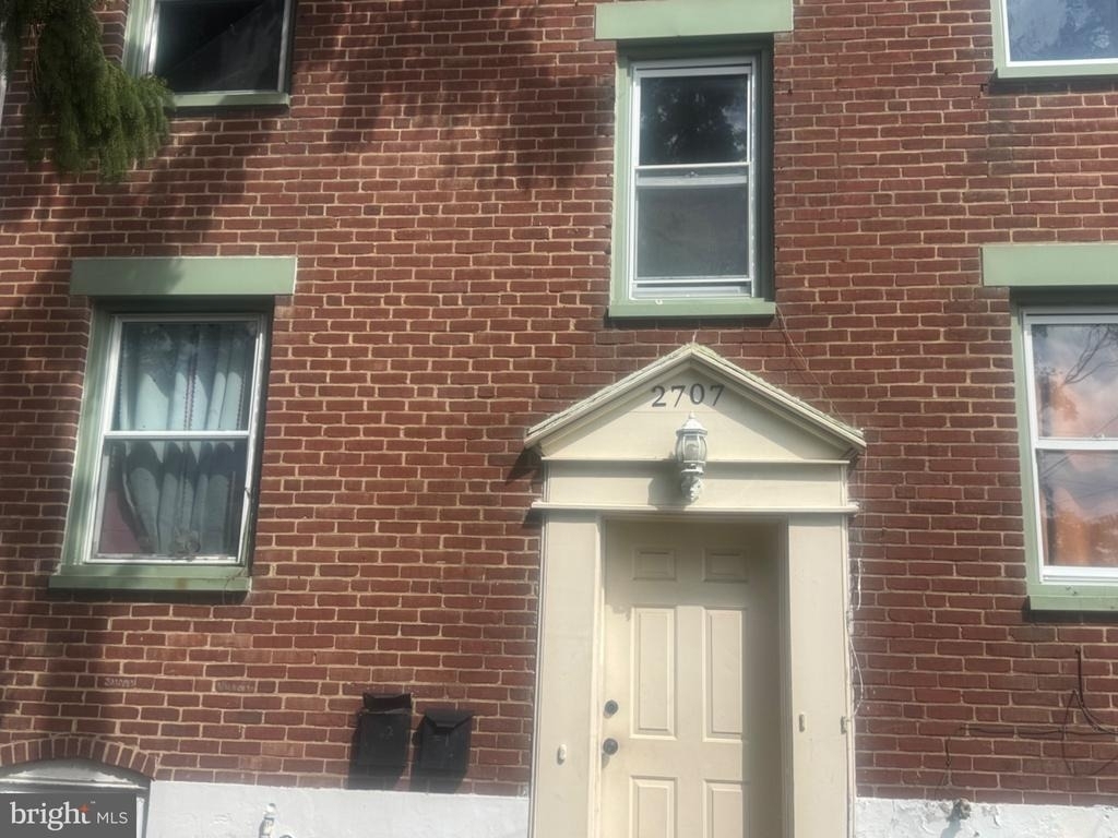 2707 W 4th Street - Photo 0