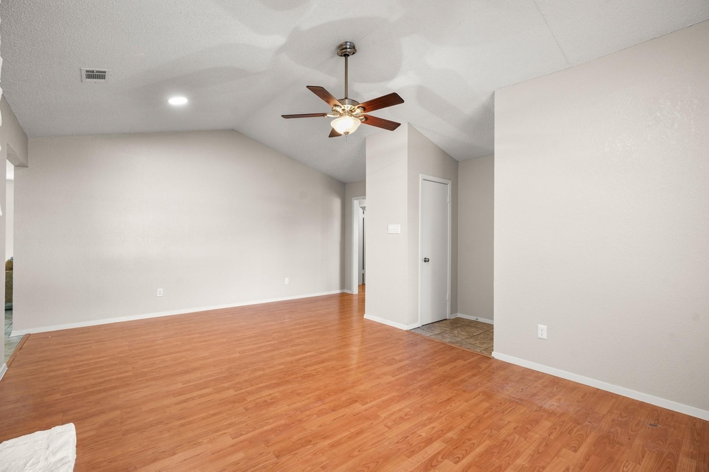 3213 Plantation Rd - Photo 6