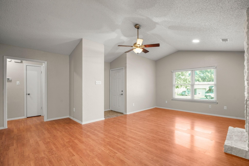 3213 Plantation Rd - Photo 5