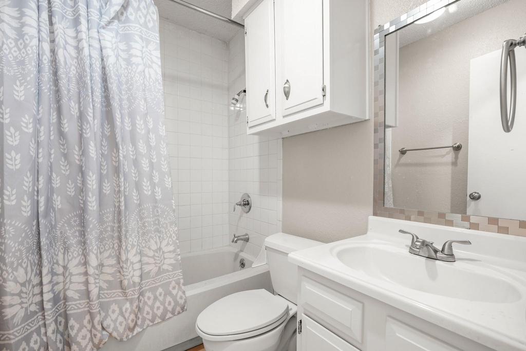3213 Plantation Rd - Photo 3