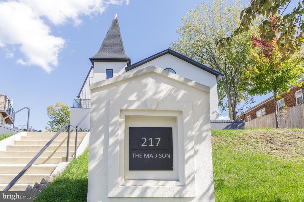 217 16th Street Ne - Photo 2