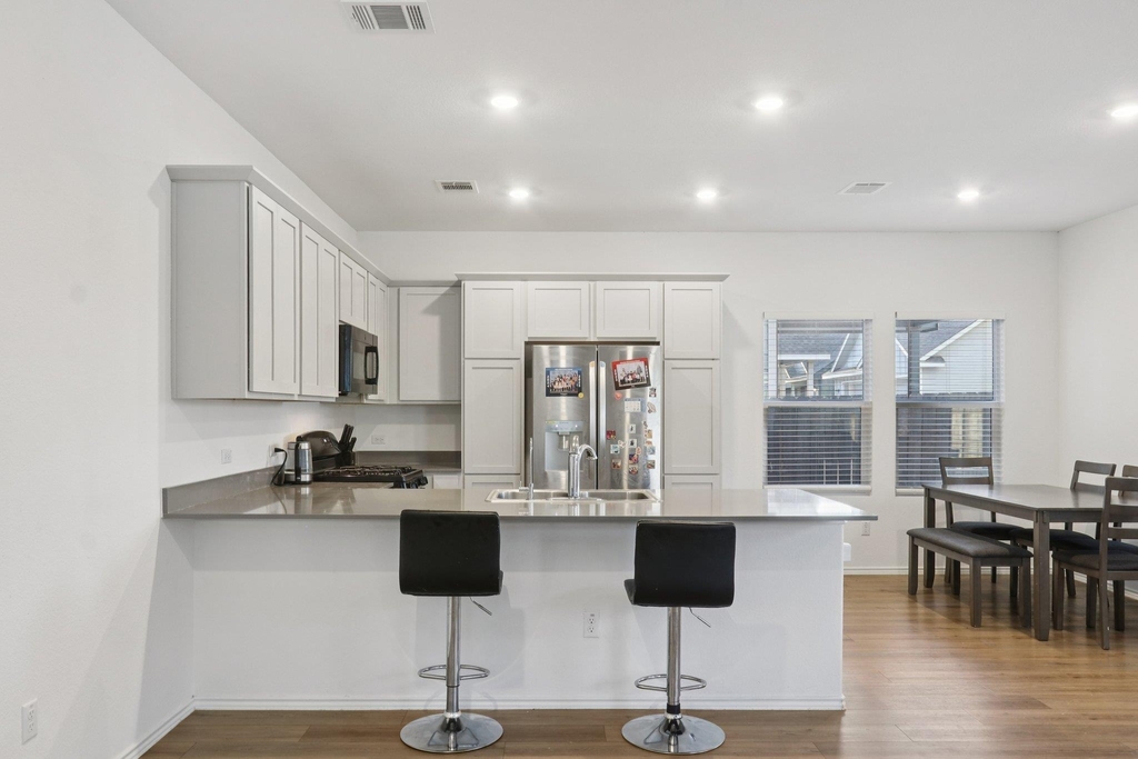 1521 Cobblecrest Ln - Photo 4