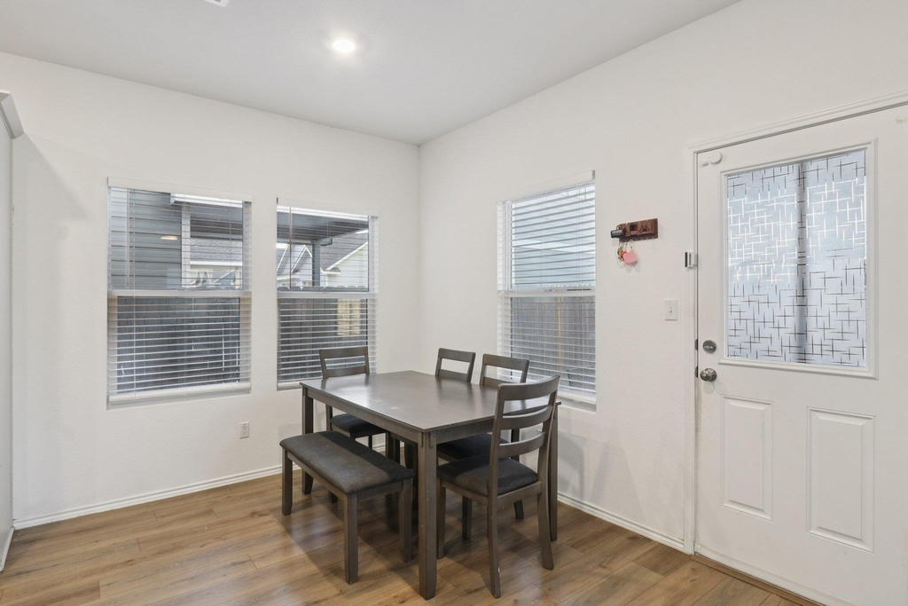 1521 Cobblecrest Ln - Photo 7