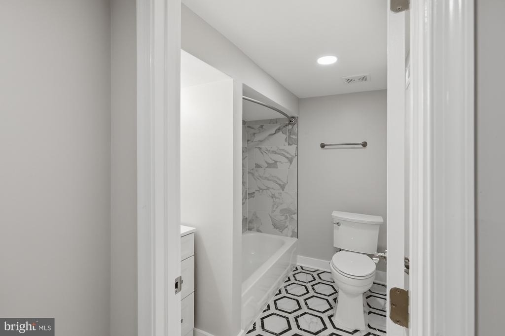 2388 Champlain Street Nw - Photo 11