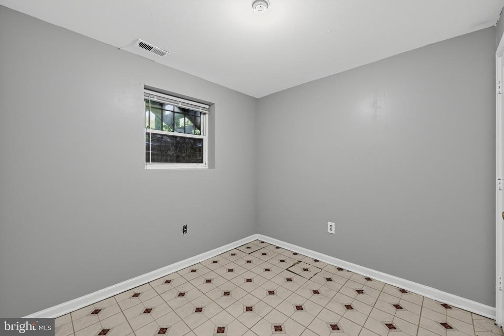 910 Southern Avenue Se - Photo 3