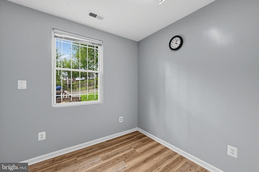 910 Southern Avenue Se - Photo 9