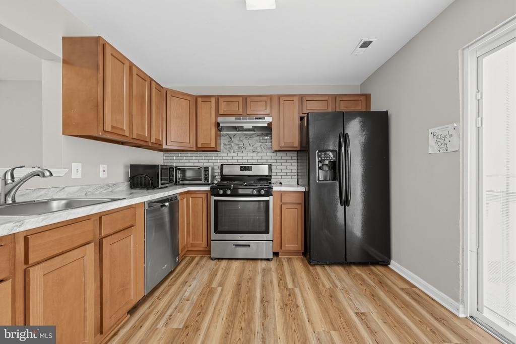 910 Southern Avenue Se - Photo 2