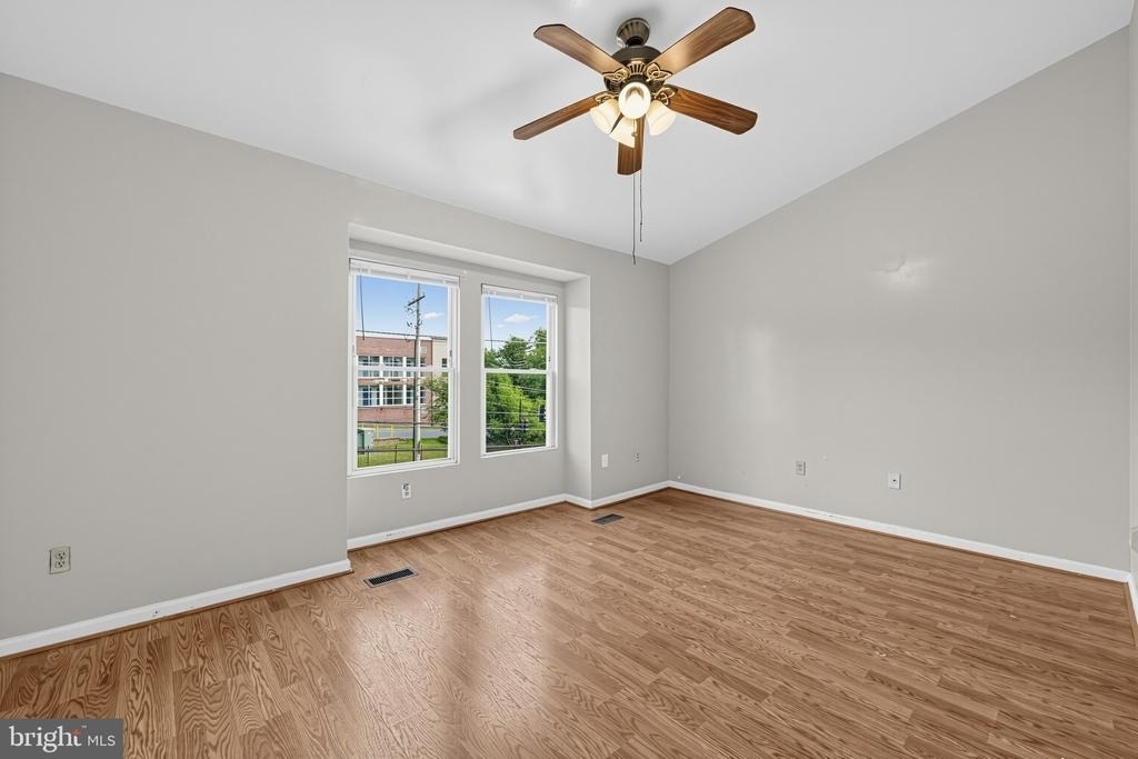 910 Southern Avenue Se - Photo 14