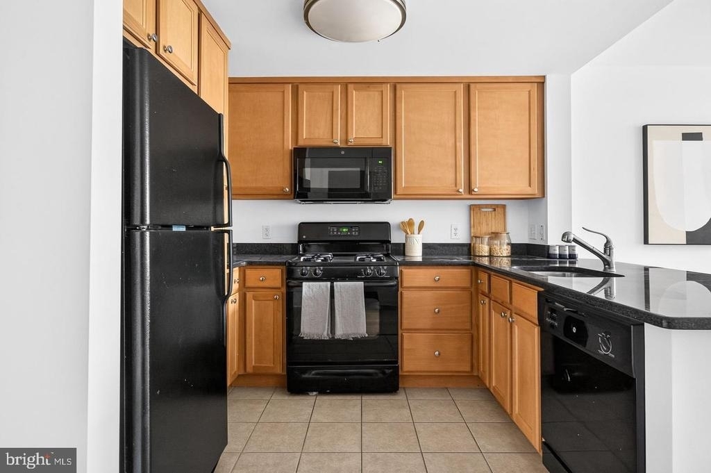 355 I Street Sw - Photo 5