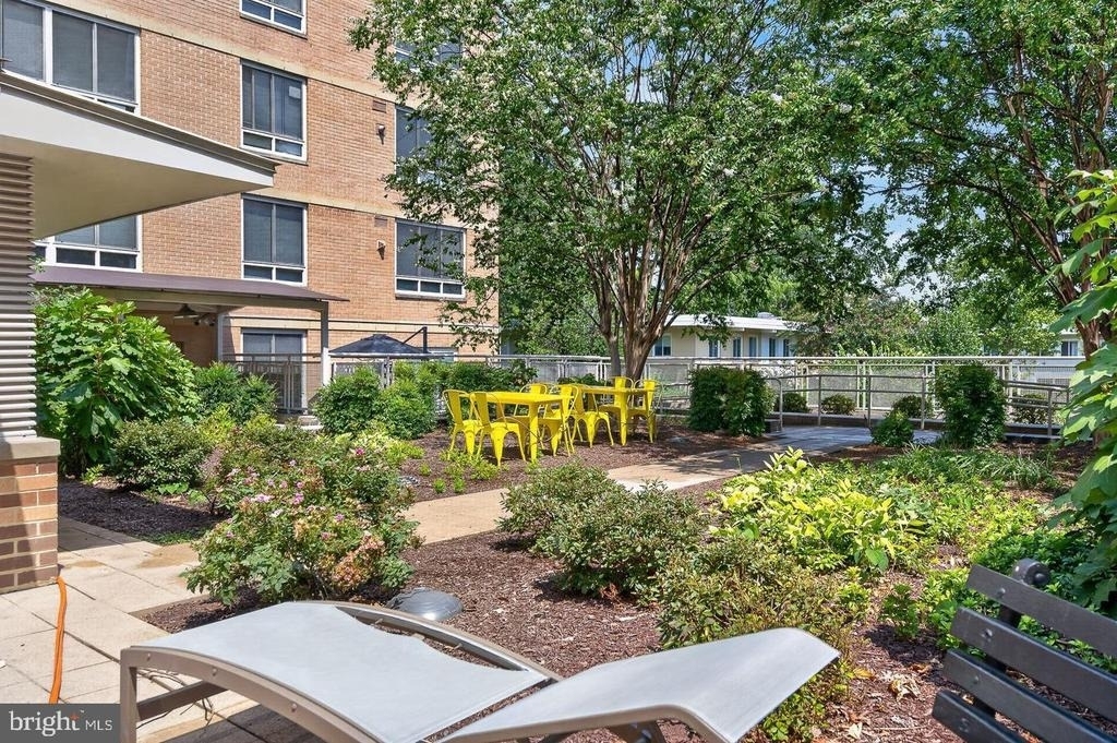 355 I Street Sw - Photo 25
