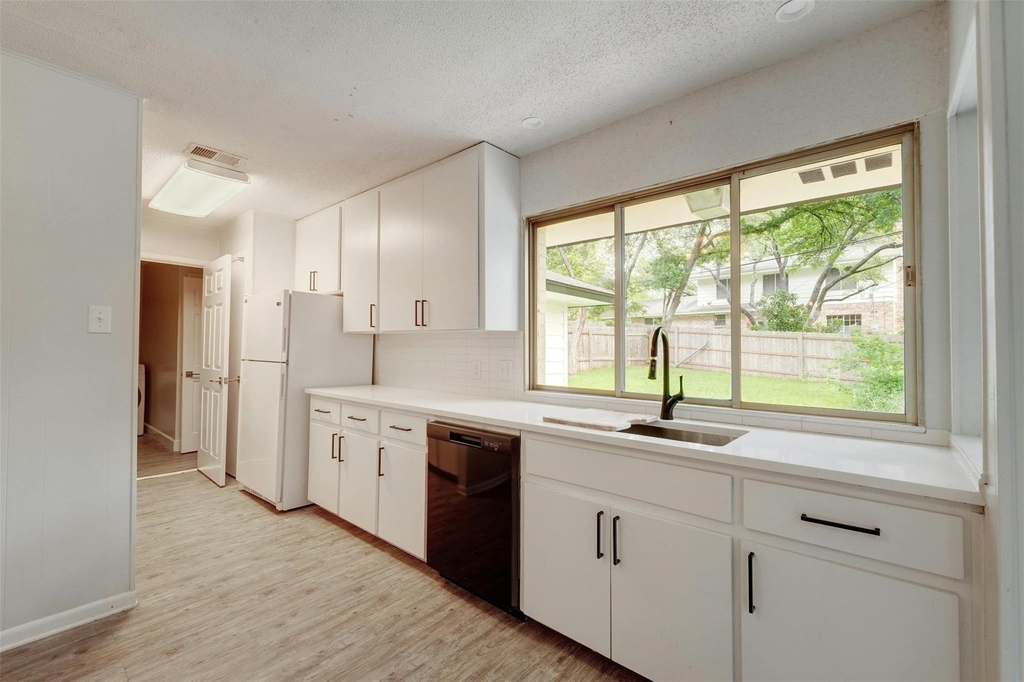 8001 Ceberry Dr - Photo 6