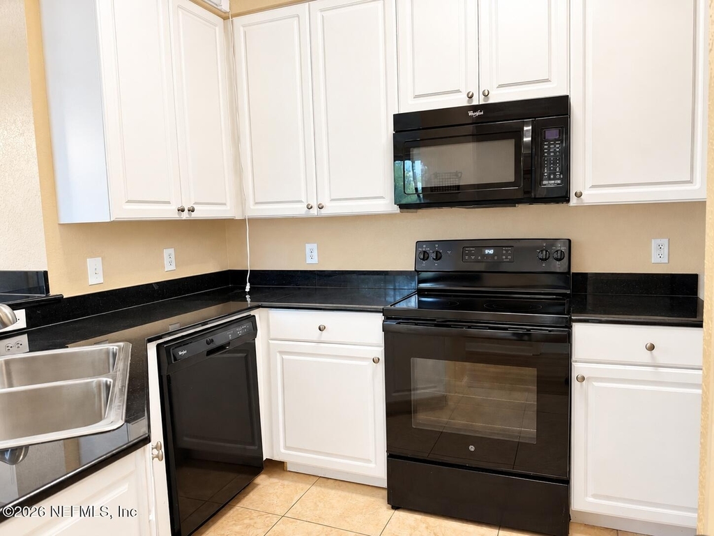 8539 Gate Parkway W - Photo 10